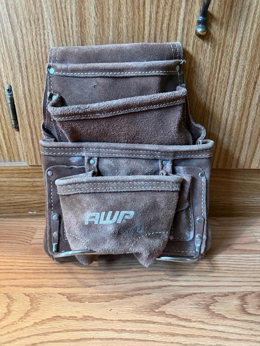 AWP brand suede leather tool pouch.
 10 pockets in a 4 Tier setup